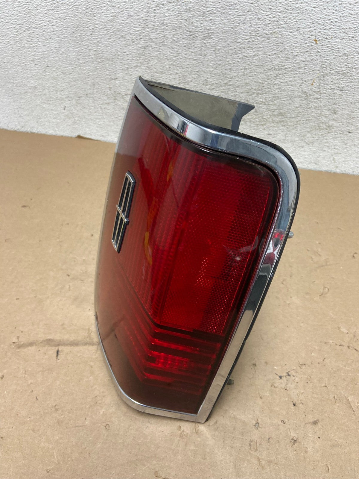 1990 to 1994 Lincoln Town Car Right Passenger RH Side Tail Light AG4164 LK1
