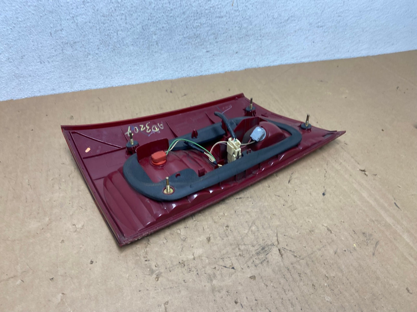 2004-2005 Toyota Sienna Right Passenger RH Side Inner Tail Light AD3207 LK7