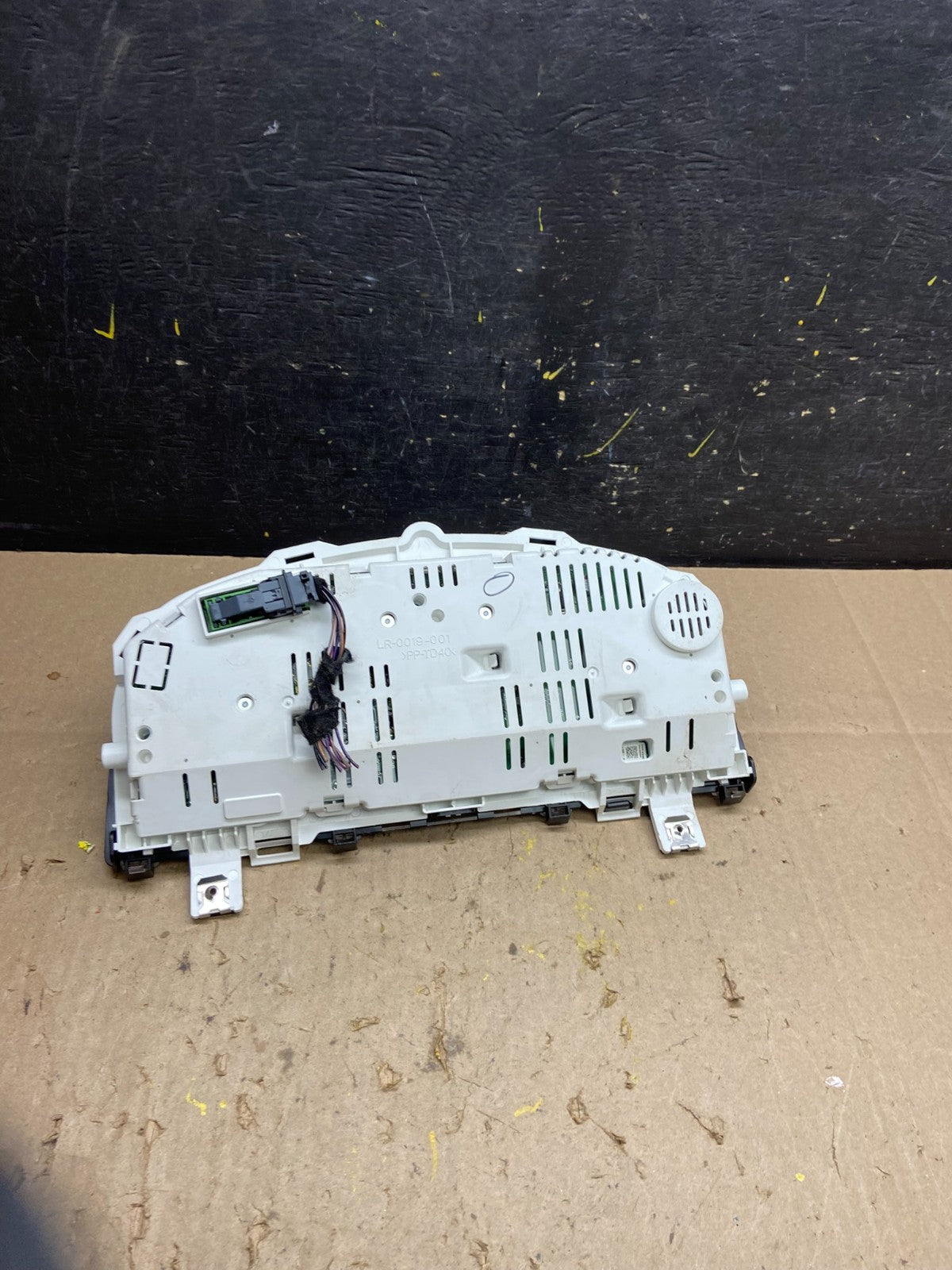 2008 2010 Land Rover LR2 Speedometer Cluster Gauge OEM U4961 DG5