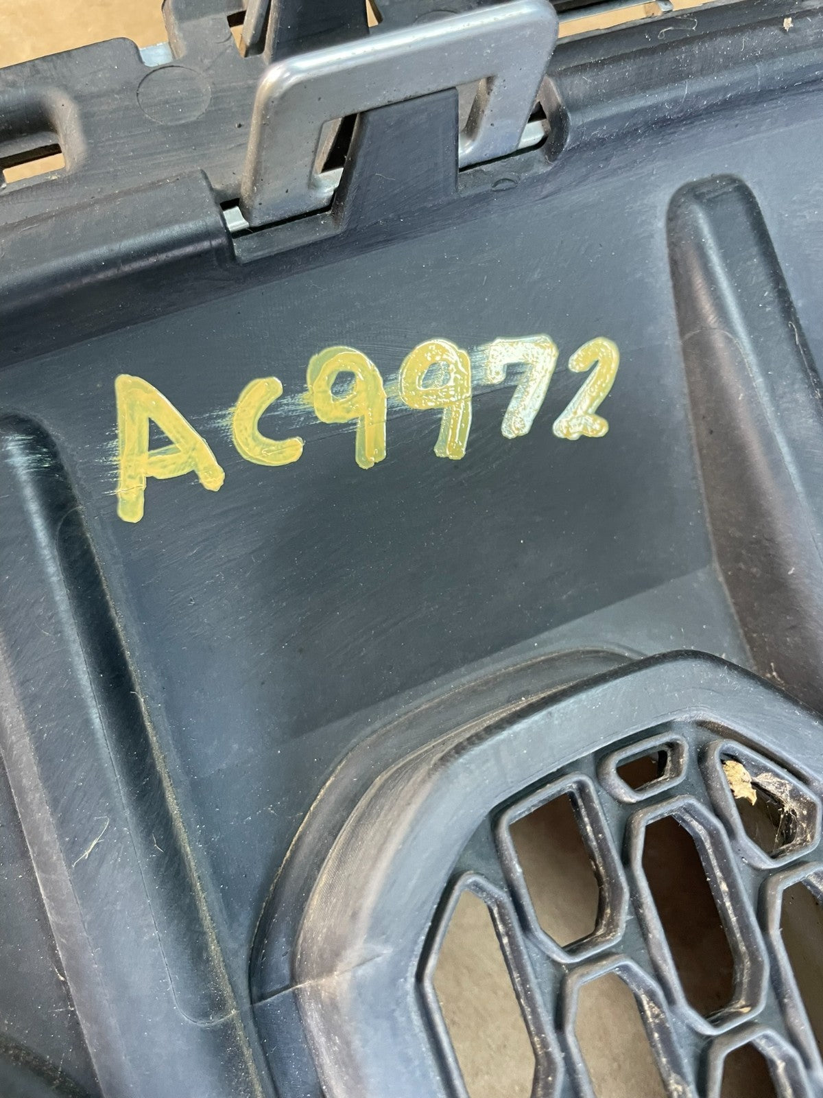 2013 2014 2015 GMC Acadia Front Upper Grill Grille AC9972 DG5