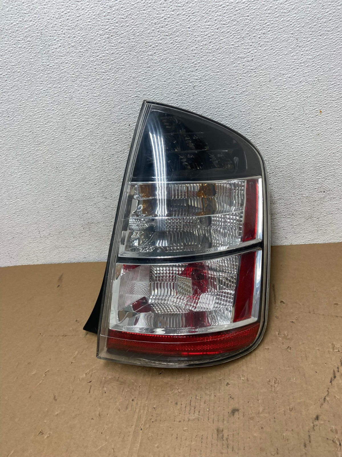 2004 - 2005 Toyota Prius Right Passenger Side Rh Tail Light AD7979 LK0