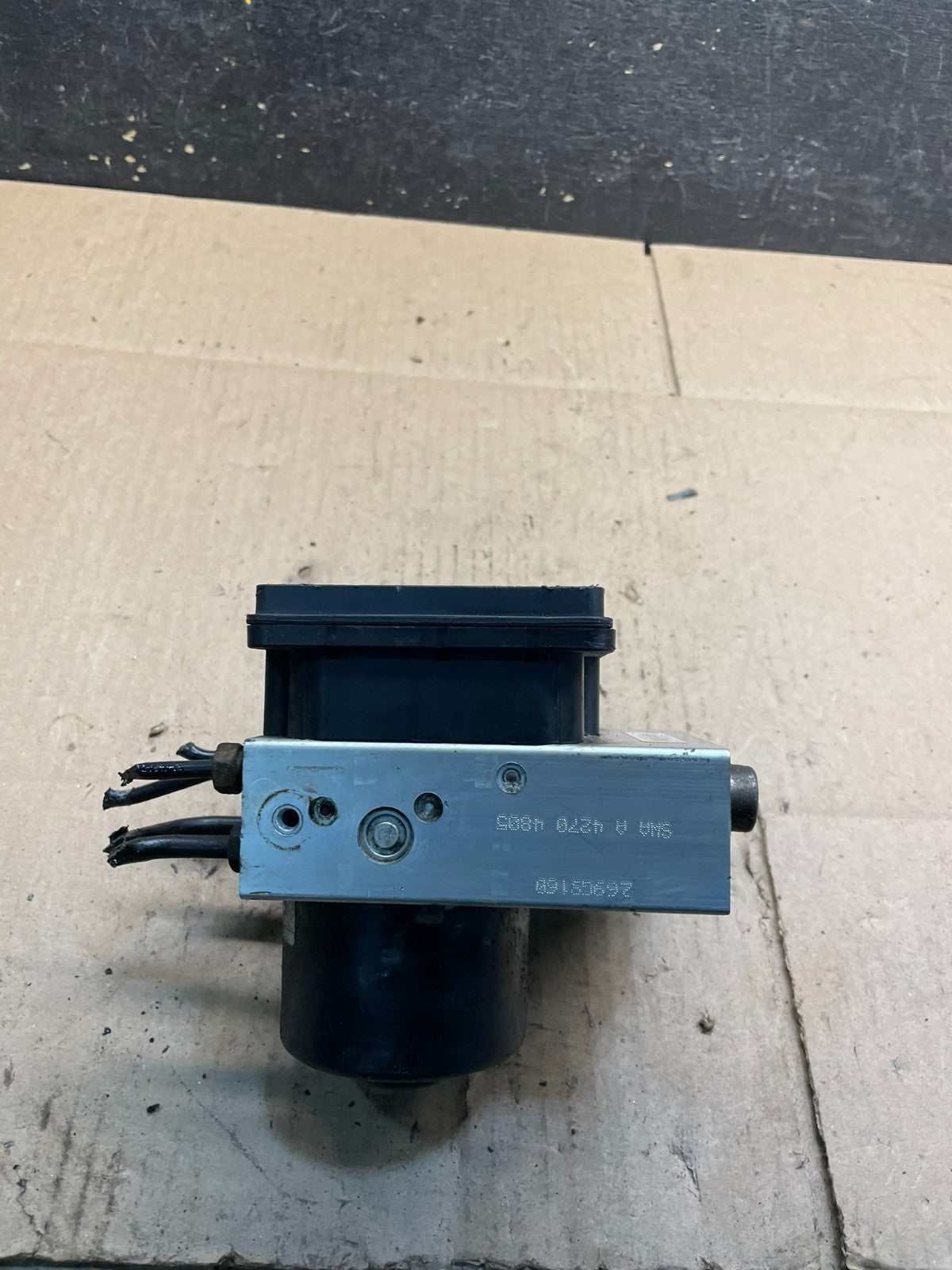 2003 2004 Ford Explorer  ABS Anti Lock Brake Pump Module Oem V9082 DG1