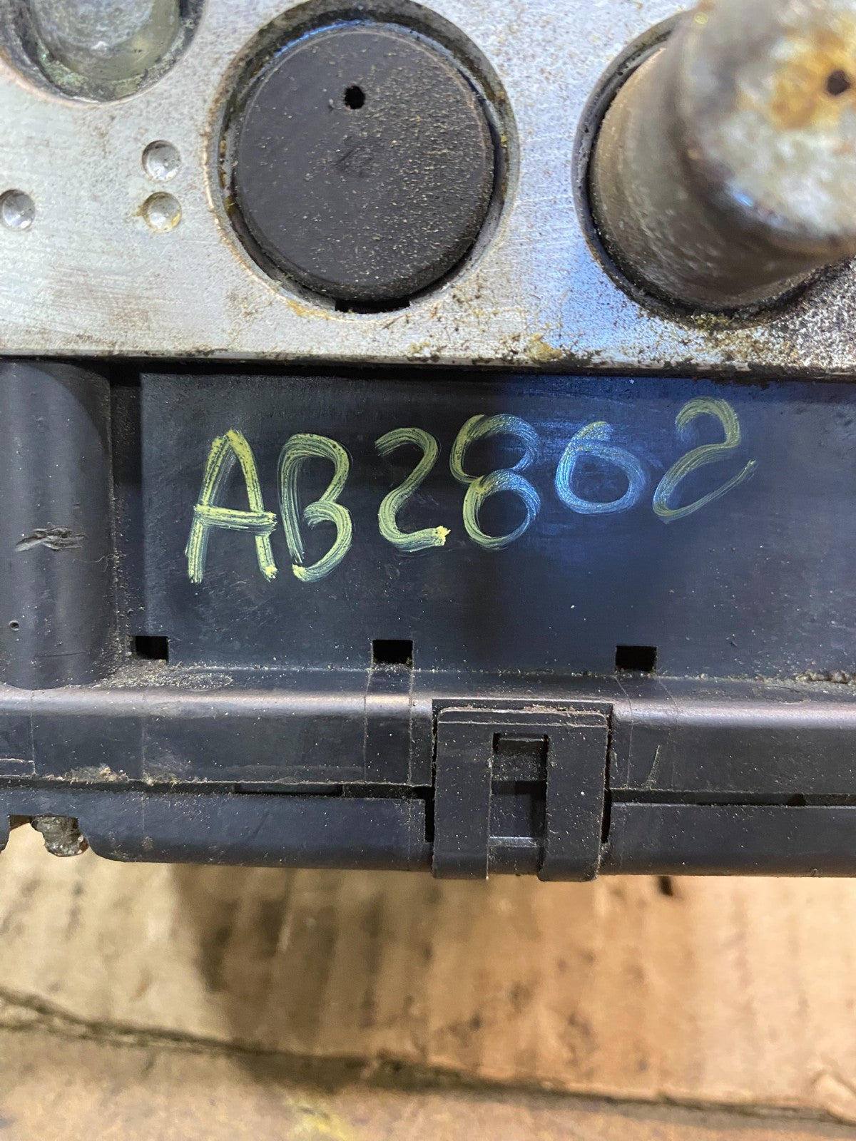 2002 2005 Ford Explorer  ABS Anti Lock Brake Pump Module Oem AB2802 DG7