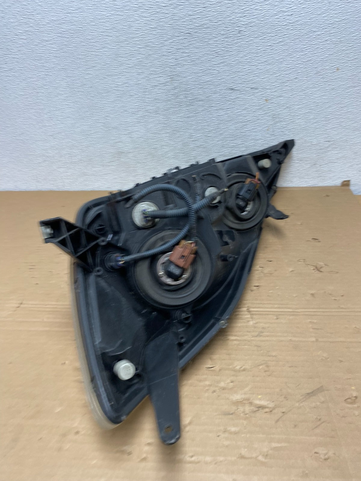 2004-2005 Toyota Sienna Right Passenger Halogen Headlight AD4295 DW6