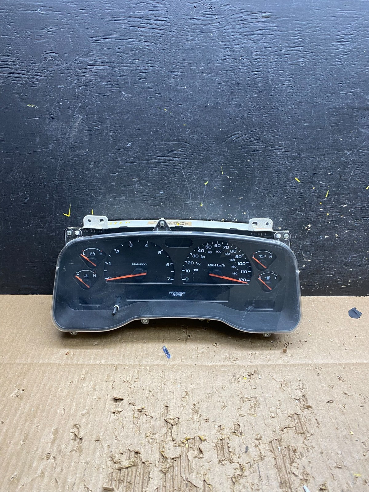 2003 Dodge Durango 4.7L Speedometer Instrument Cluster Gauge OEM v7615 DG0