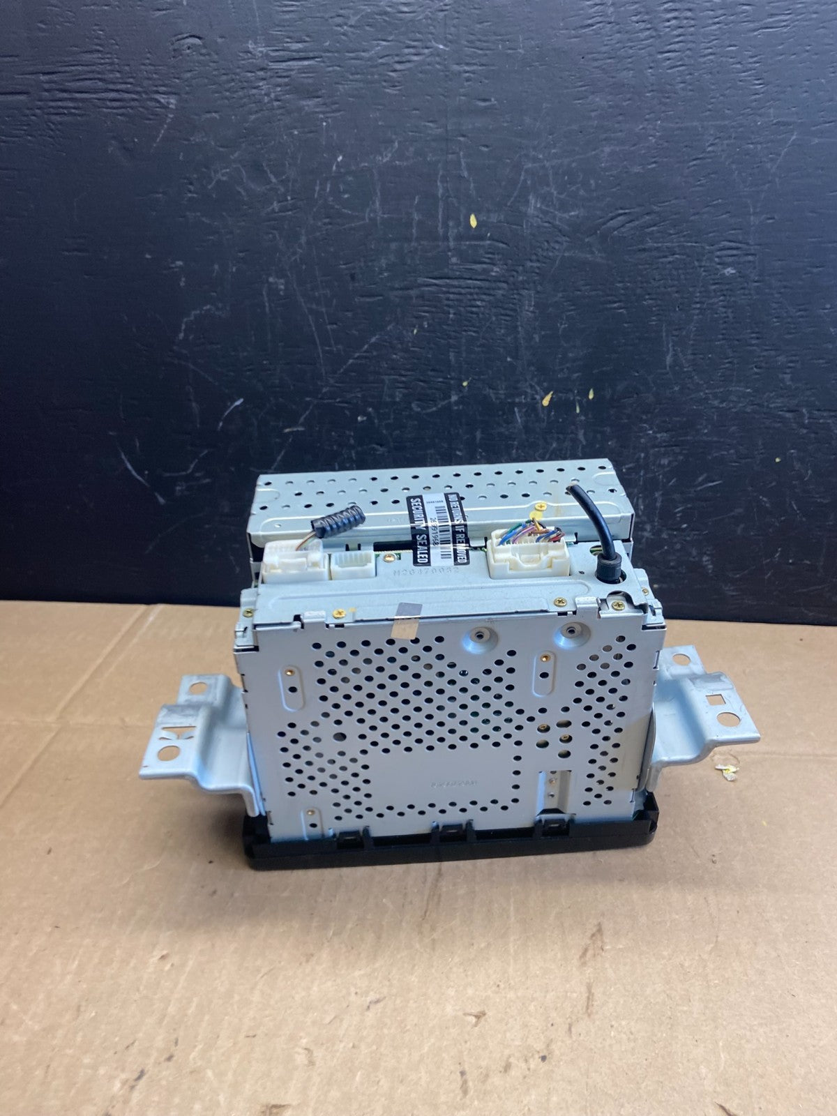 2003 to 2006 Toyota Tundra Sequoia AM/FM OEM Radio CD Player AB9317 DG4