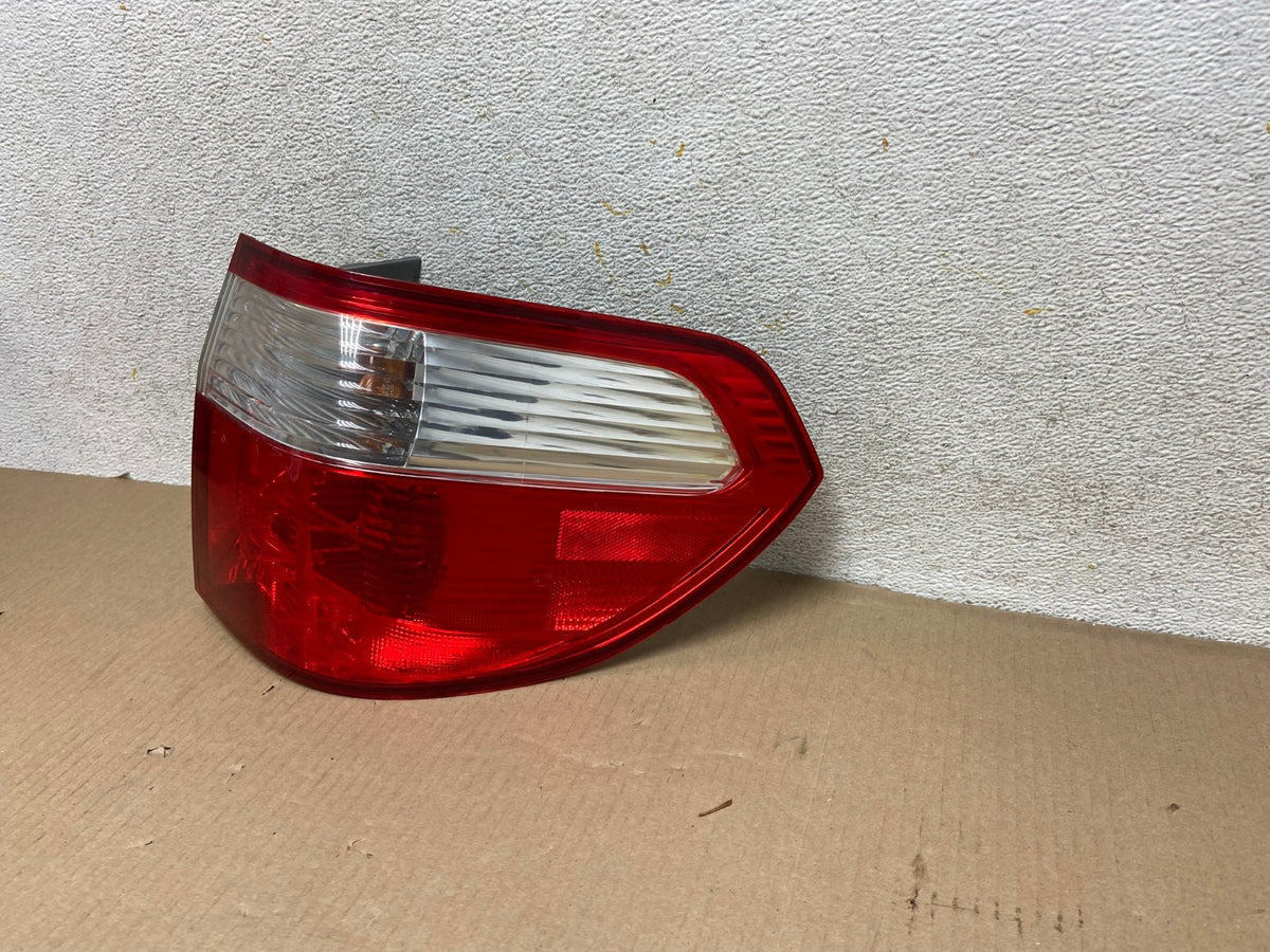 2005 2006 2007 Honda Odyssey Right Passenger RH Side Tail Light AH5710 LK2