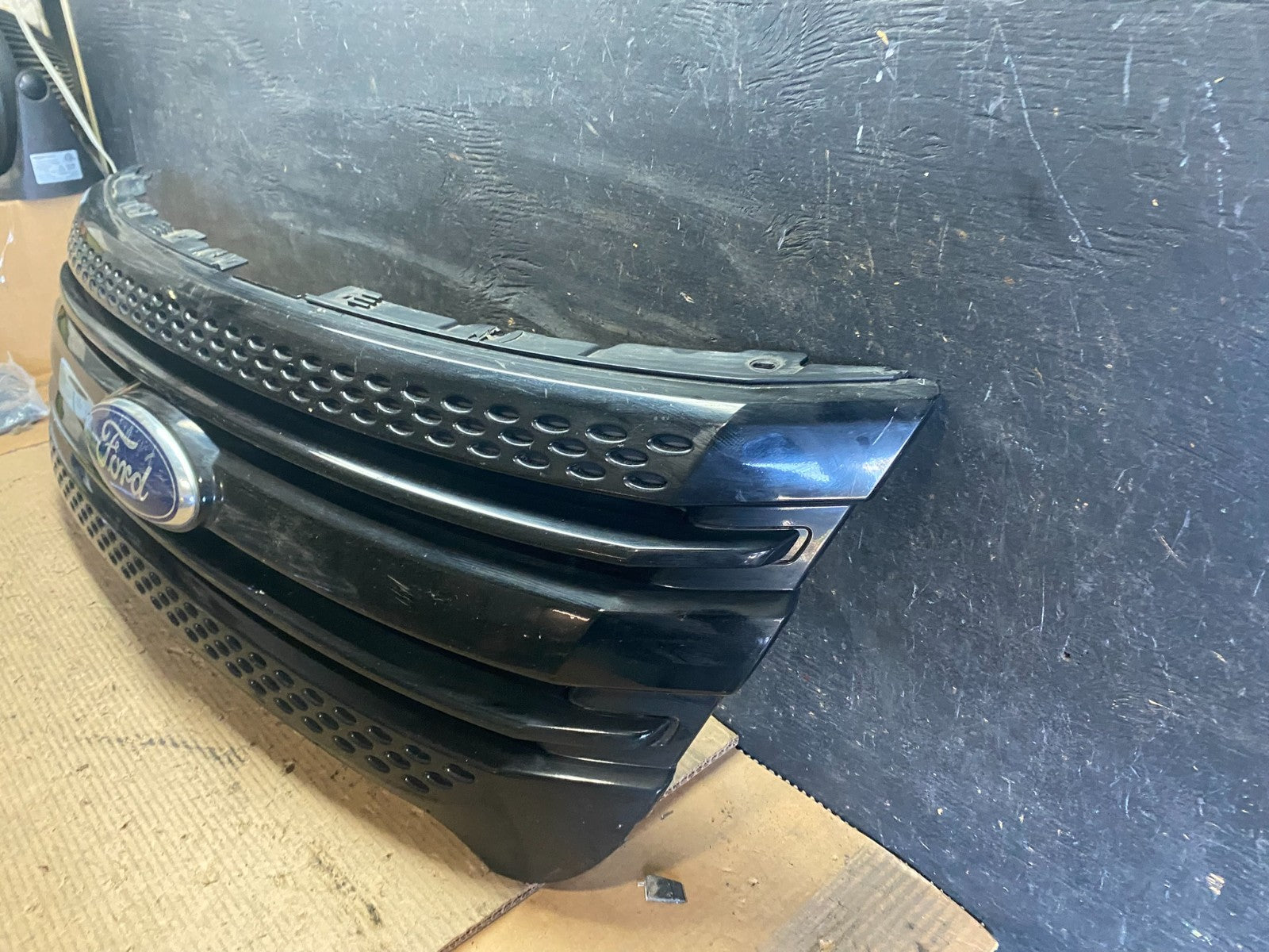 2011 to 2015 Ford Explorer Upper Front Grill Grille Oem s3455 DG1