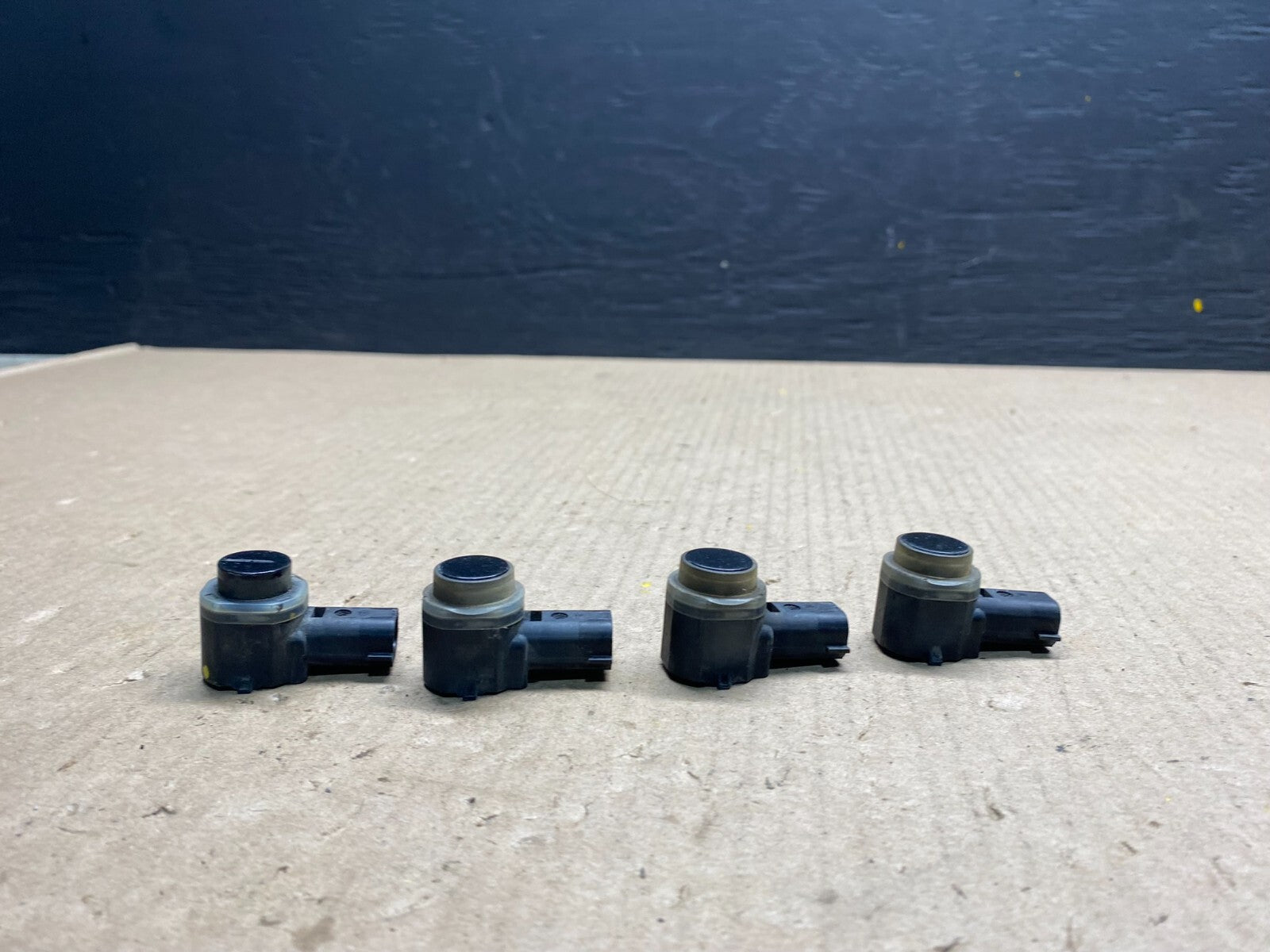 2011 - 2013 Ford Lincoln Rear Bumper Parking Sensor 4 pcs E1885 Oem DG16