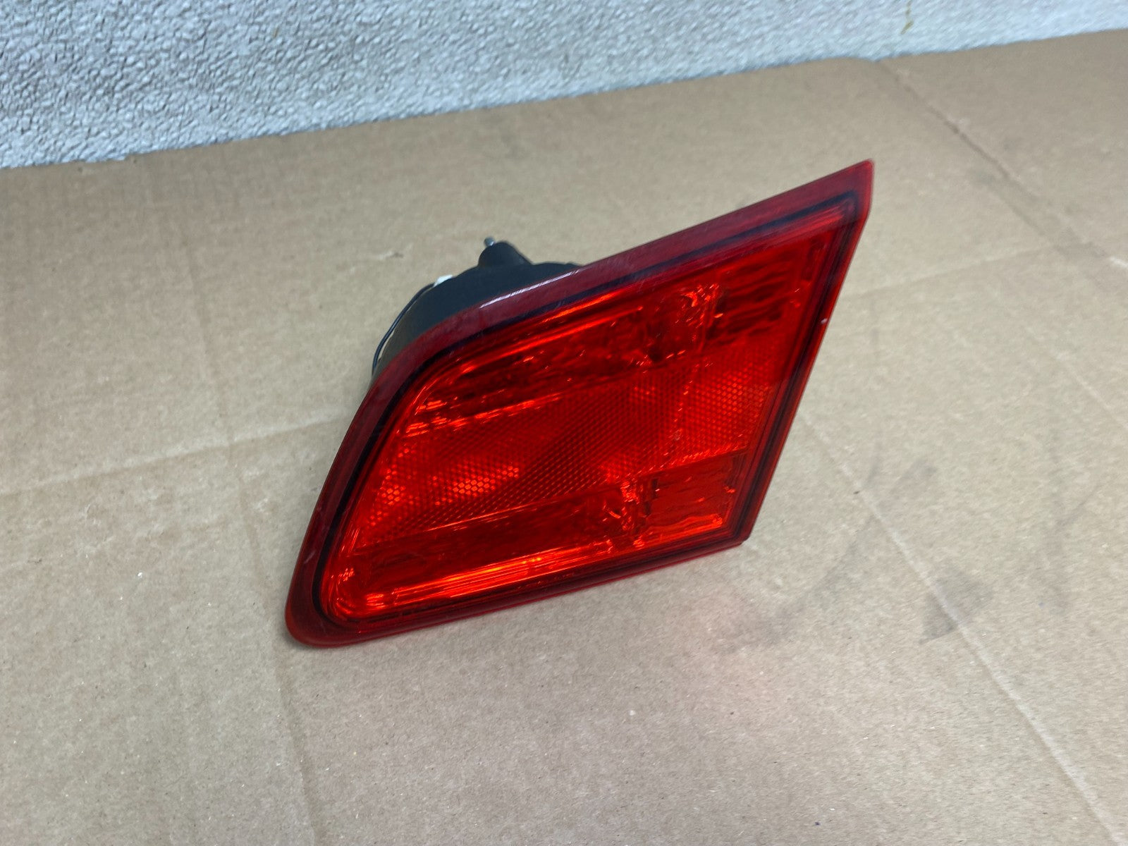 2010-2014 Subaru Legacy Right Passenger Rh Side Tail Light Inner T5609 DW2