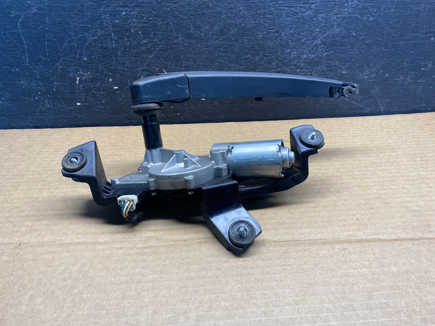 2016 - 2018 Kia Sorento Rear Glass Windshield Wiper Motor AF6718 DG1