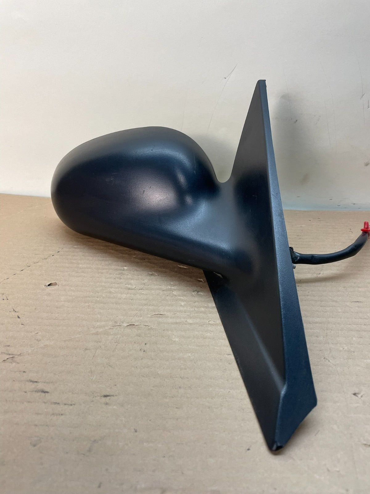 2001 to 2004 Ford Mustang Passenger Right Side View Mirror AH8707 Dg0