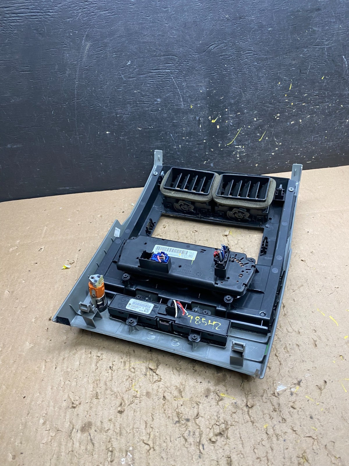 2008 to 2012 Jeep Liberty Dash Climate Temperature Control Radio Bezel T8542 DG4