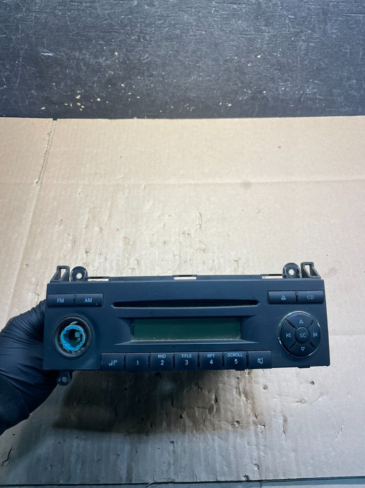 2007-2009 Mercedes Dodge Sprinter STEREO Radio OEM A 9068200786 W1323 PS0