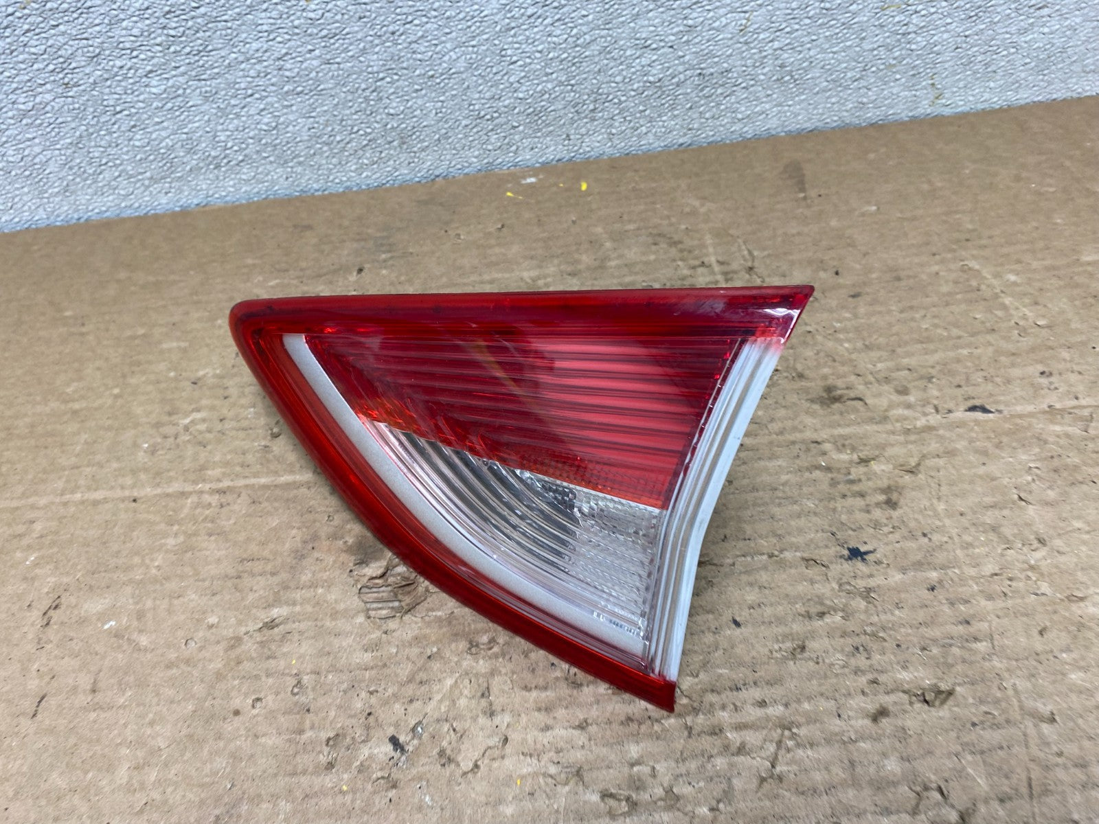 2013 to 2016 Ford Escape Right Passenger RH Side Inner Tail Light OEM Z3004 PS1