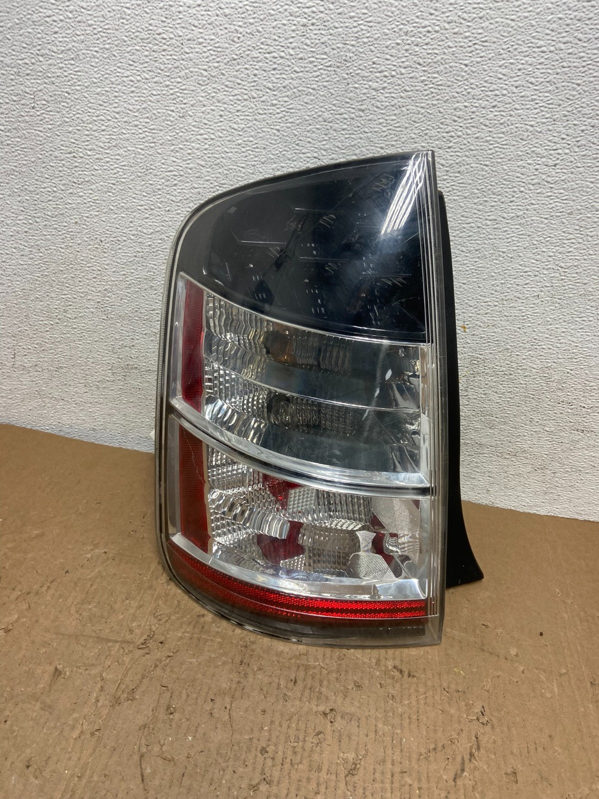 2004 2005 Toyota Prius Tail Light Left Driver Lh Side AD8242 DW0