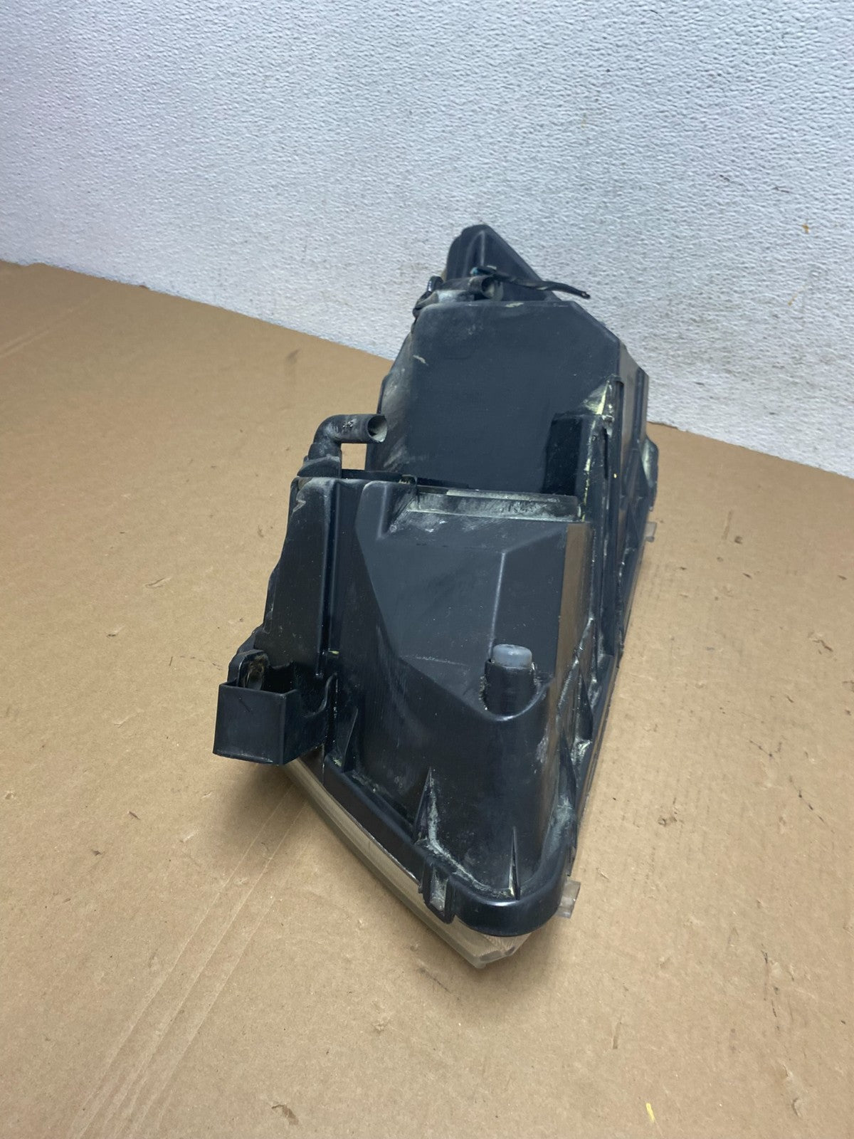 2009 to 2017 Dodge Journey Headlight Right Passenger Rh Halogen AD7947 DW9