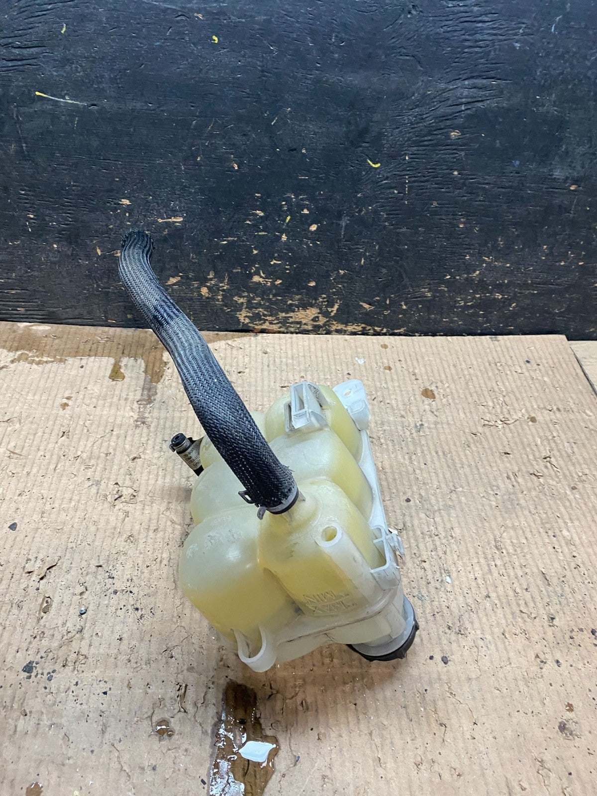 2020-2023 Ford Explorer Radiator Coolant Recovery Bootle Tank  x0250 DG6
