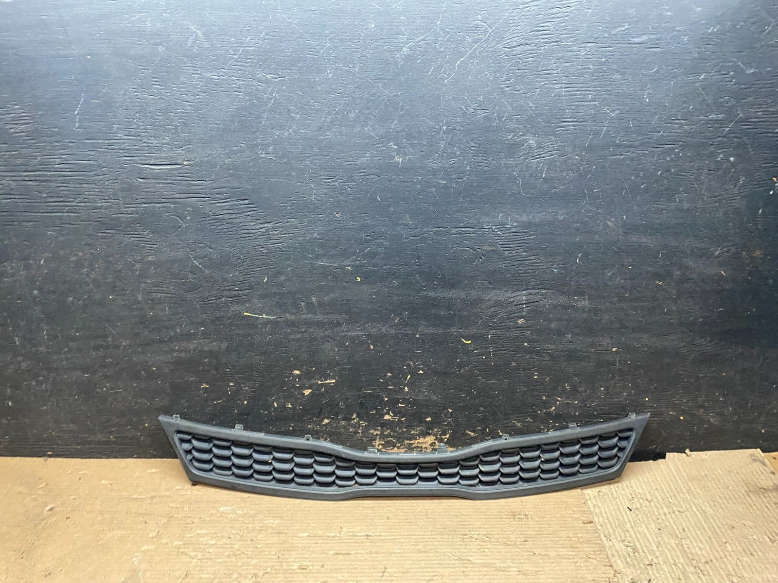 2016 to 2017 Kia Rio Front Grille Grill 863501W710 V9244 DG0