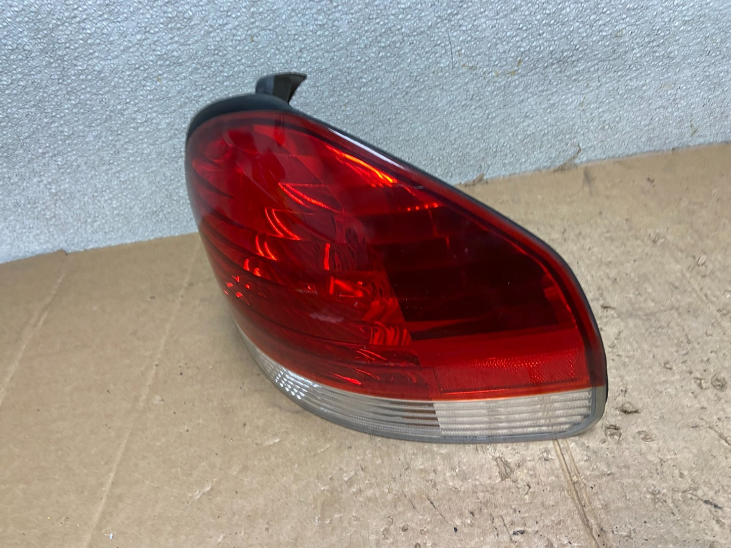 2005 to 2006 Hyundai Santa Fe Right Passenger Rh Side Tail Light Oem AA3953 DW1
