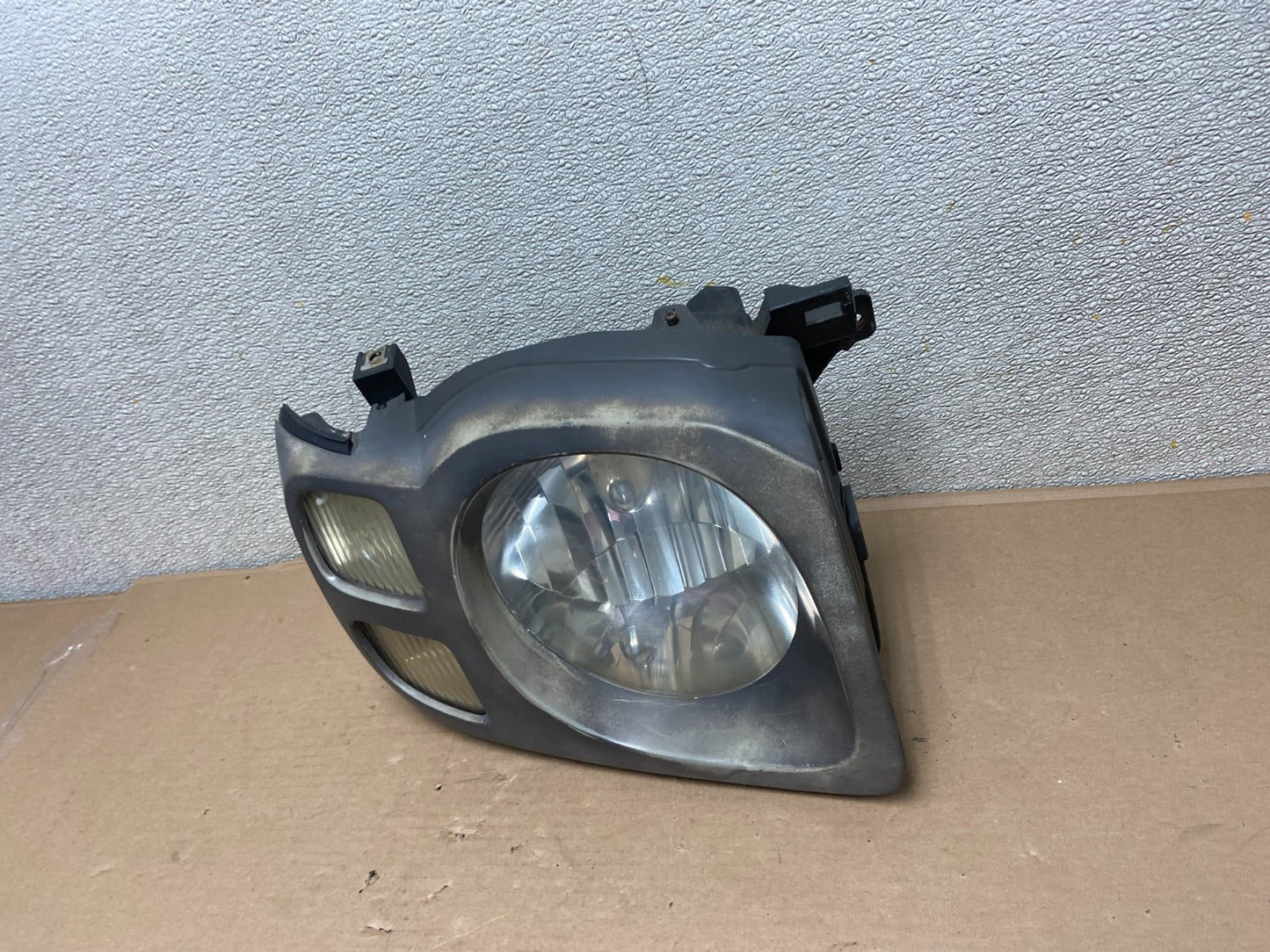 2002 2003 2004 Nissan Xterra Right Passenger RH Side Headlight OEM AA9881 DW1