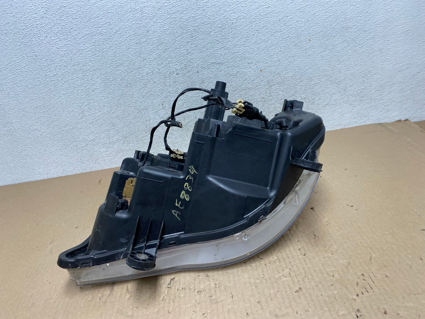2011 to 2016 Chrysler Town and Country Right Passenger Headlight AE8834 LK6
