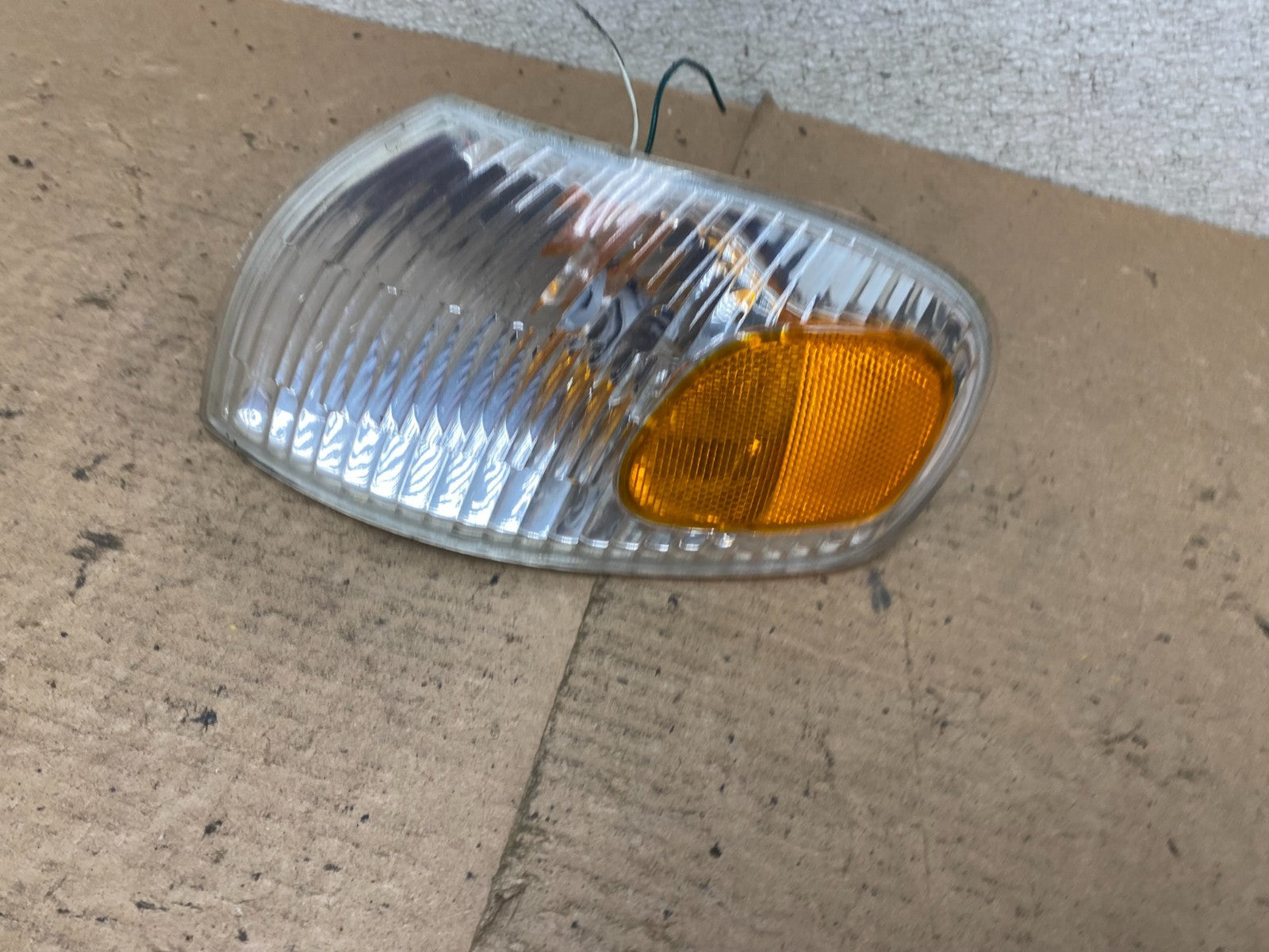 1998 to 2001 Chevrolet Prizm Left Driver LH Corner Turn Signal P4299 DW1