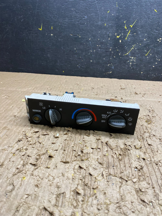 2001 - 2007 GMC Chevrolet Express 1500 Climate Control A/C V9974 DG0