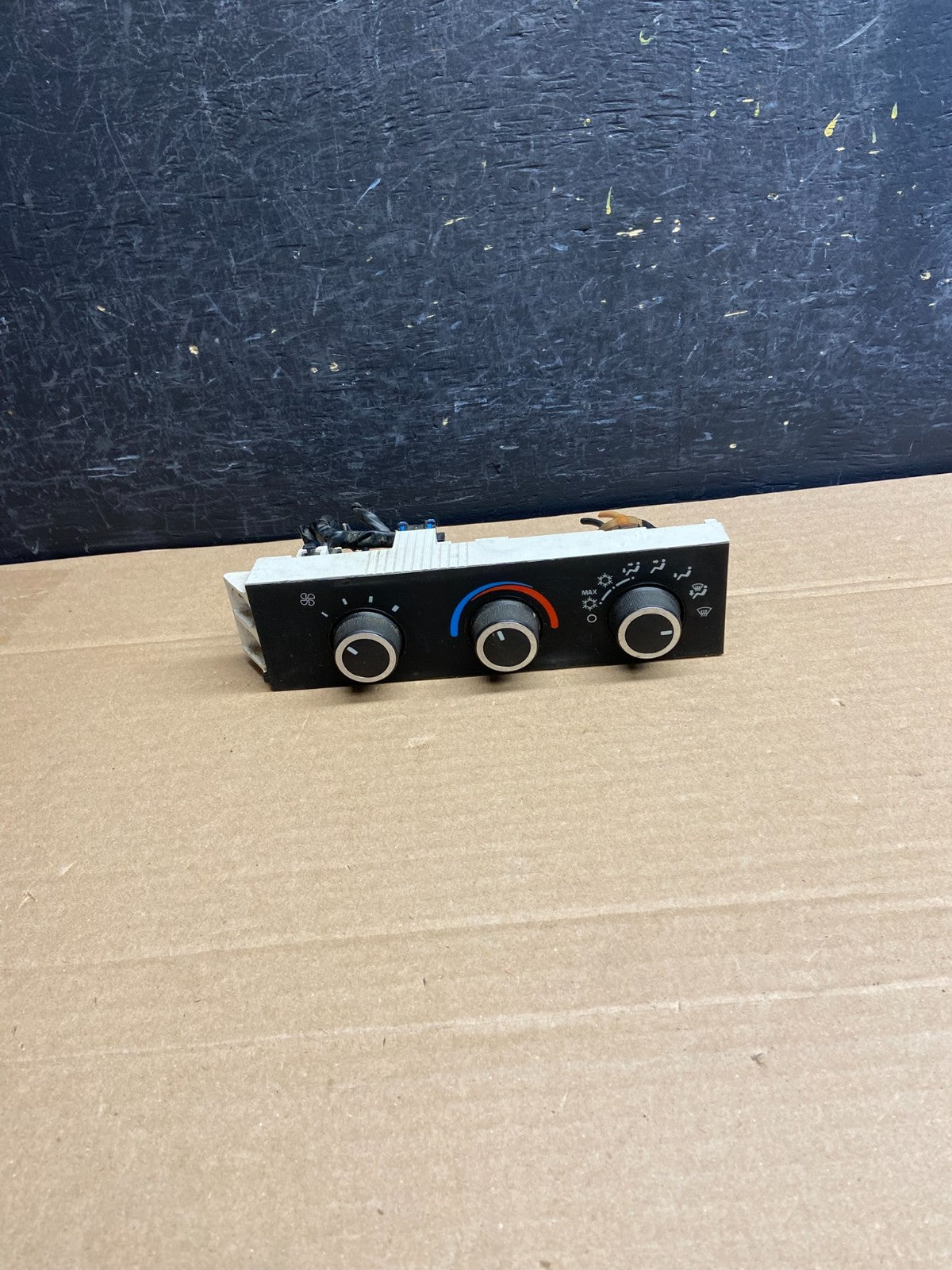 2008-2010 Chevrolet Express 1500 2500 3500 Climate Control Panel AG5014 DG0