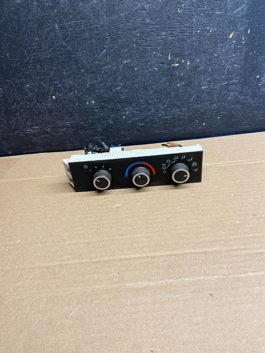 2008-2010 Chevrolet Express 1500 2500 3500 Climate Control Panel AG5014 DG0