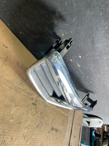 1999 Mazda 626 Front Upper Grill Grille Oem R0079 DG2