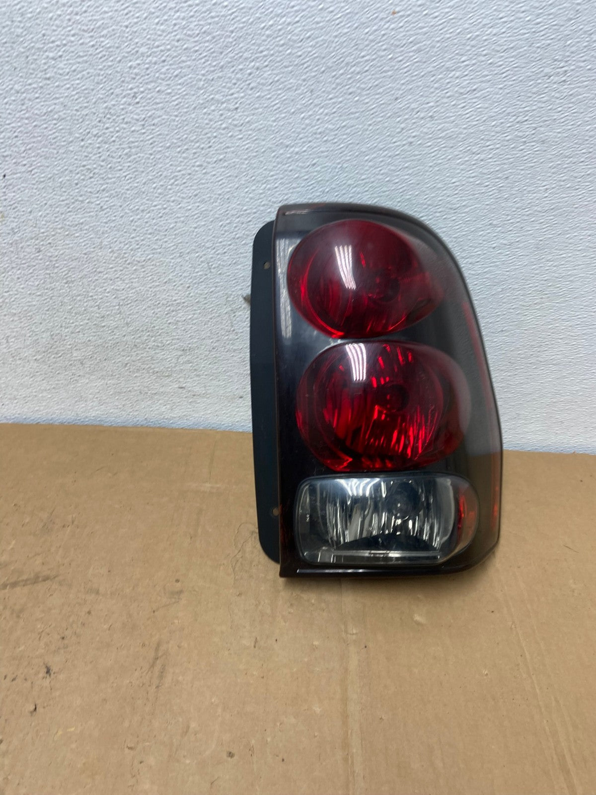 2002 to 2009 Chevrolet Trailblazer Right Passenger Rh Tail Light AC8579 LK0