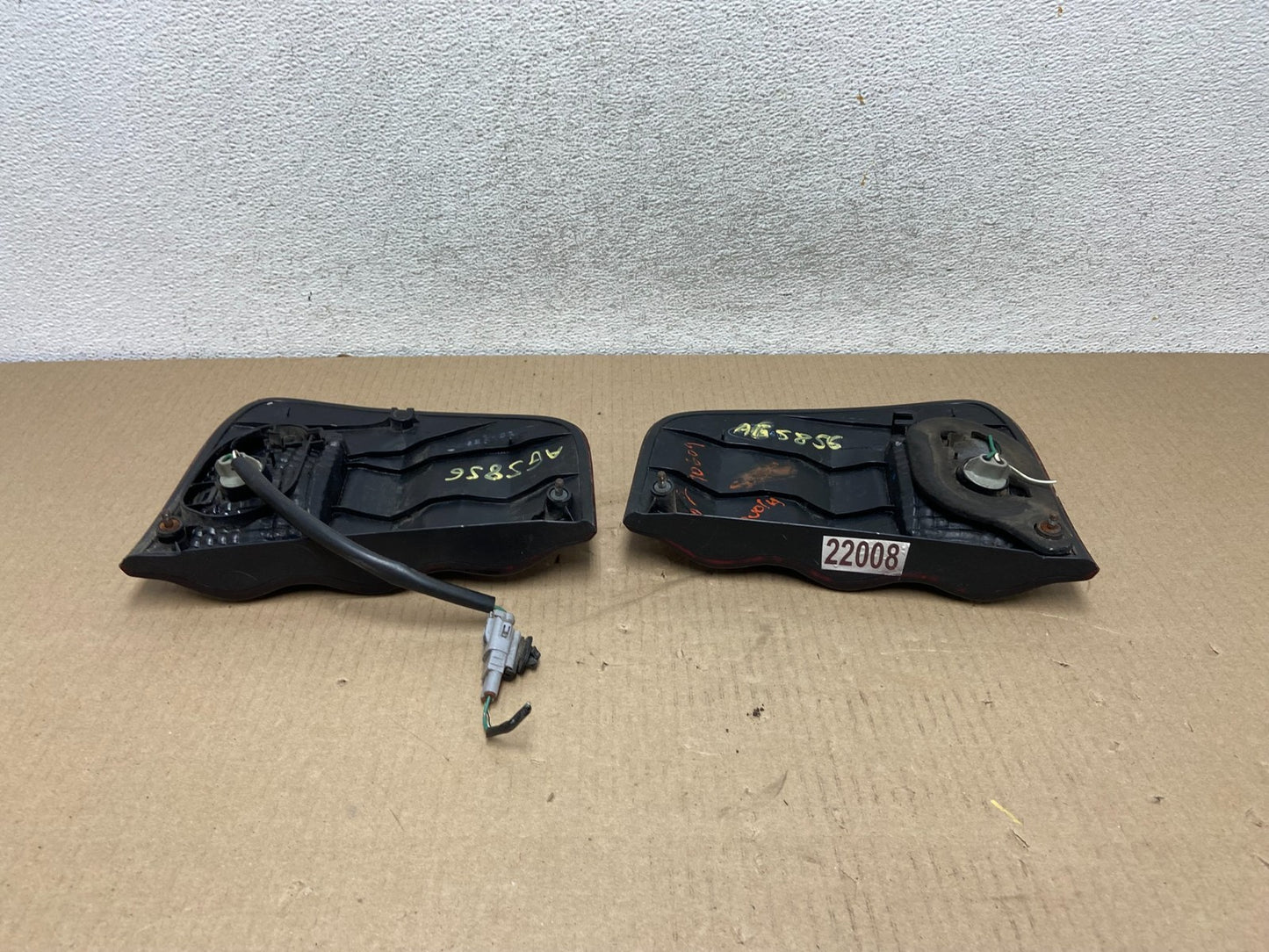 2001- 2004 Toyota Sequoia Left+Right Side Tail lights Inner AG5856 DW9