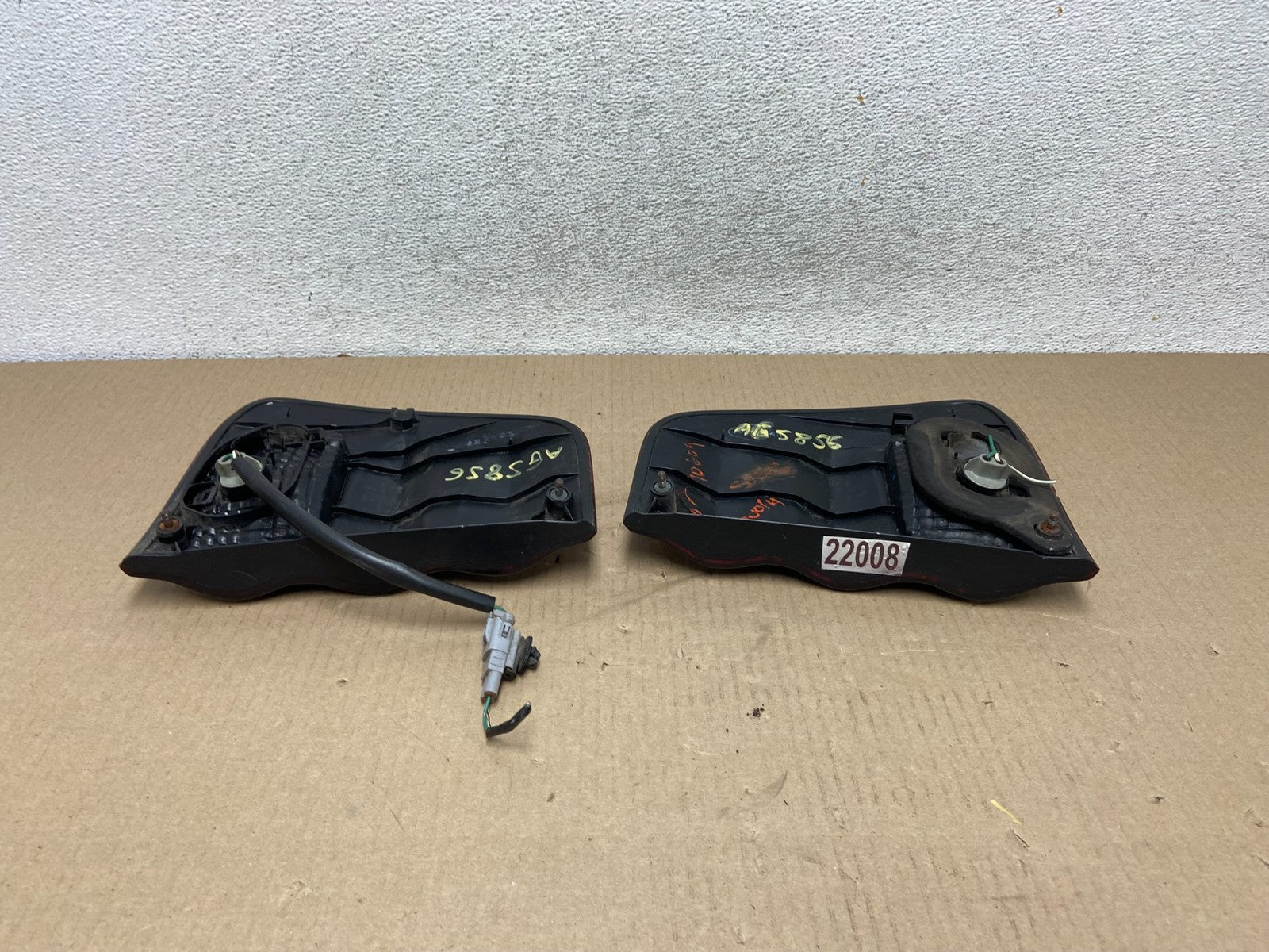 2001- 2004 Toyota Sequoia Left+Right Side Tail lights Inner AG5856 DW9