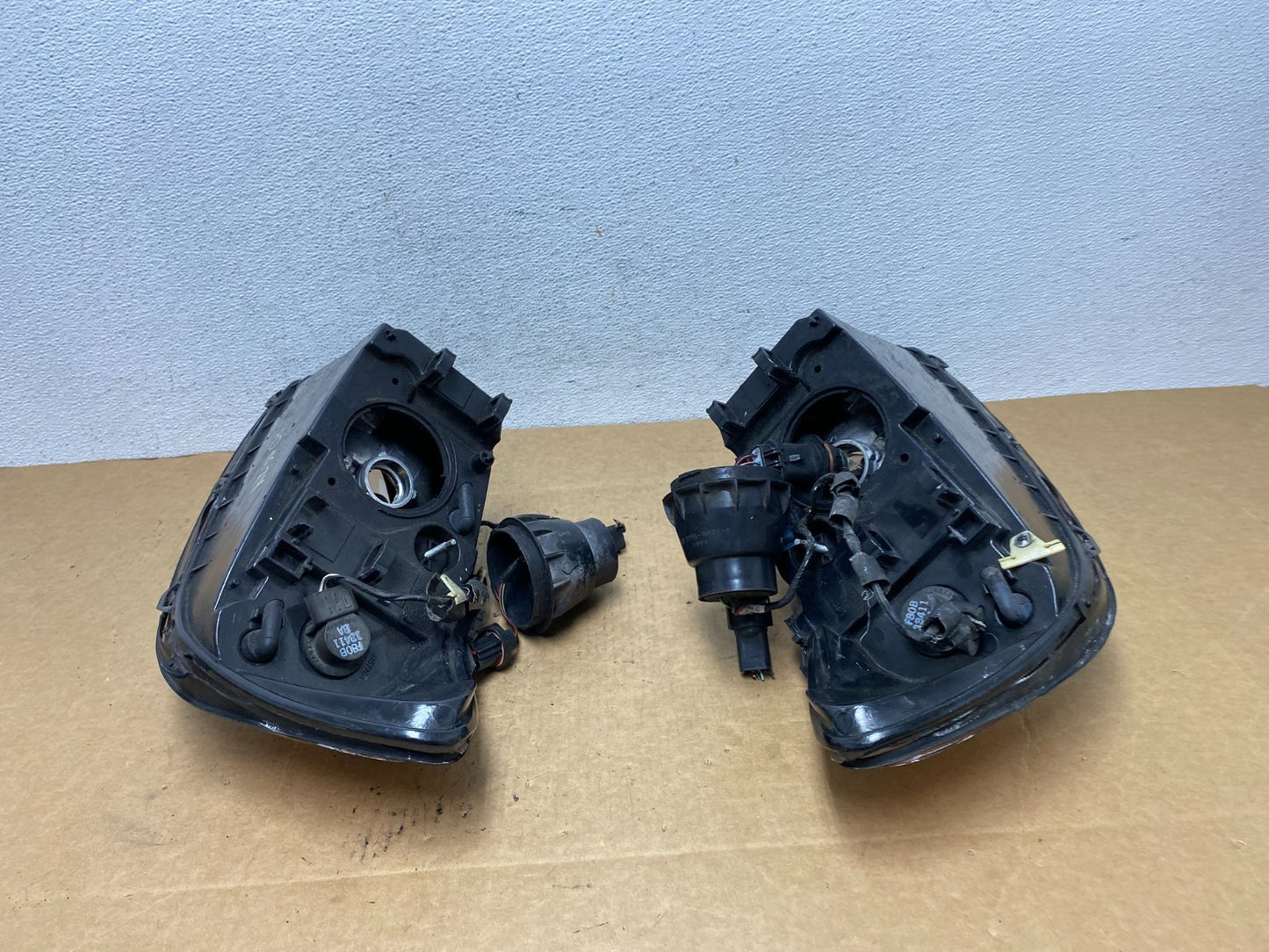 2000 to 2007 Ford Taurus Left+Right Side Halogen Headlights AD4624 DW8