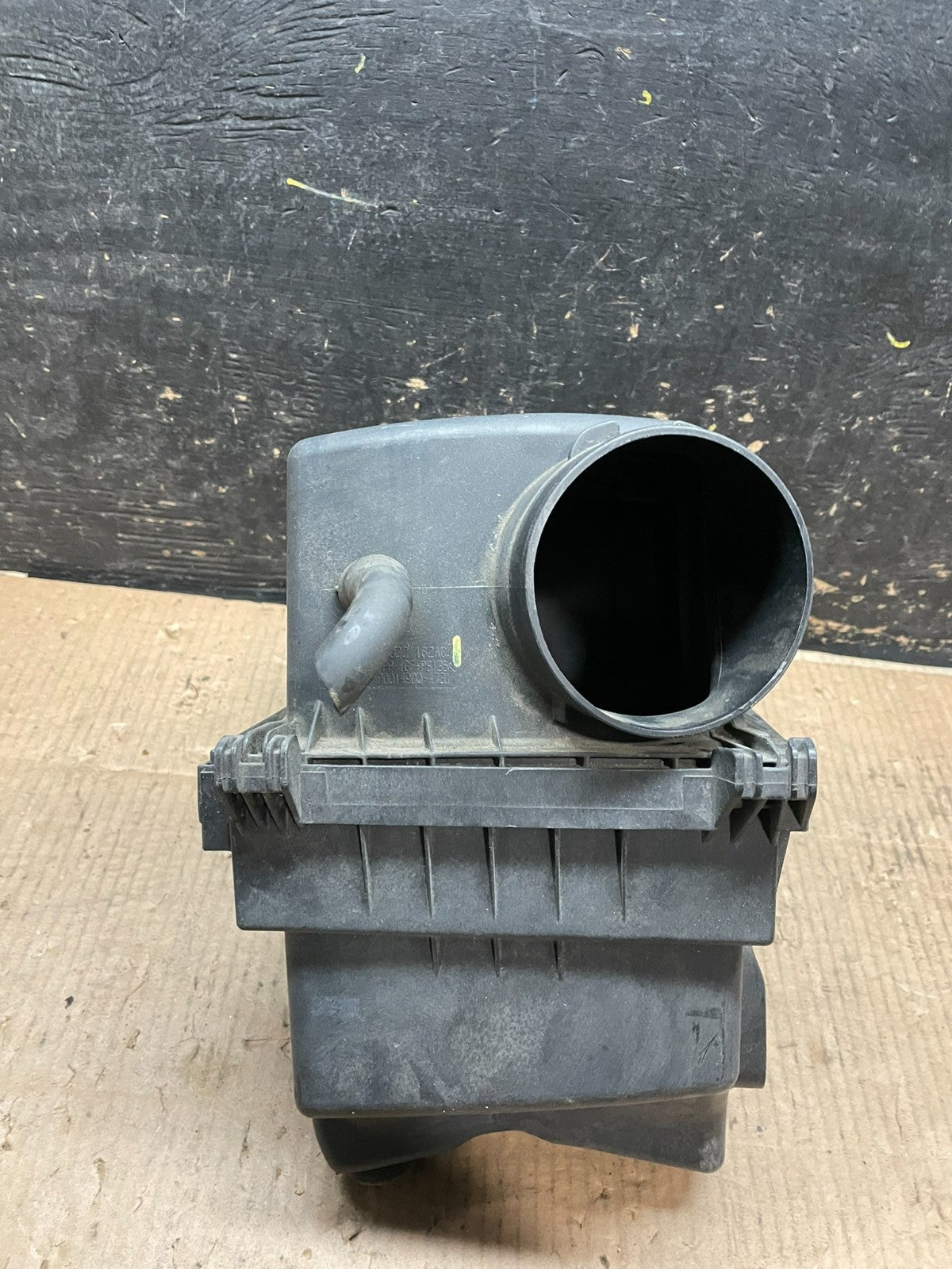 2011 - 2021 Dodge Durango 3.6L Air Filter Cleaner Box OEM Y6295 DG2