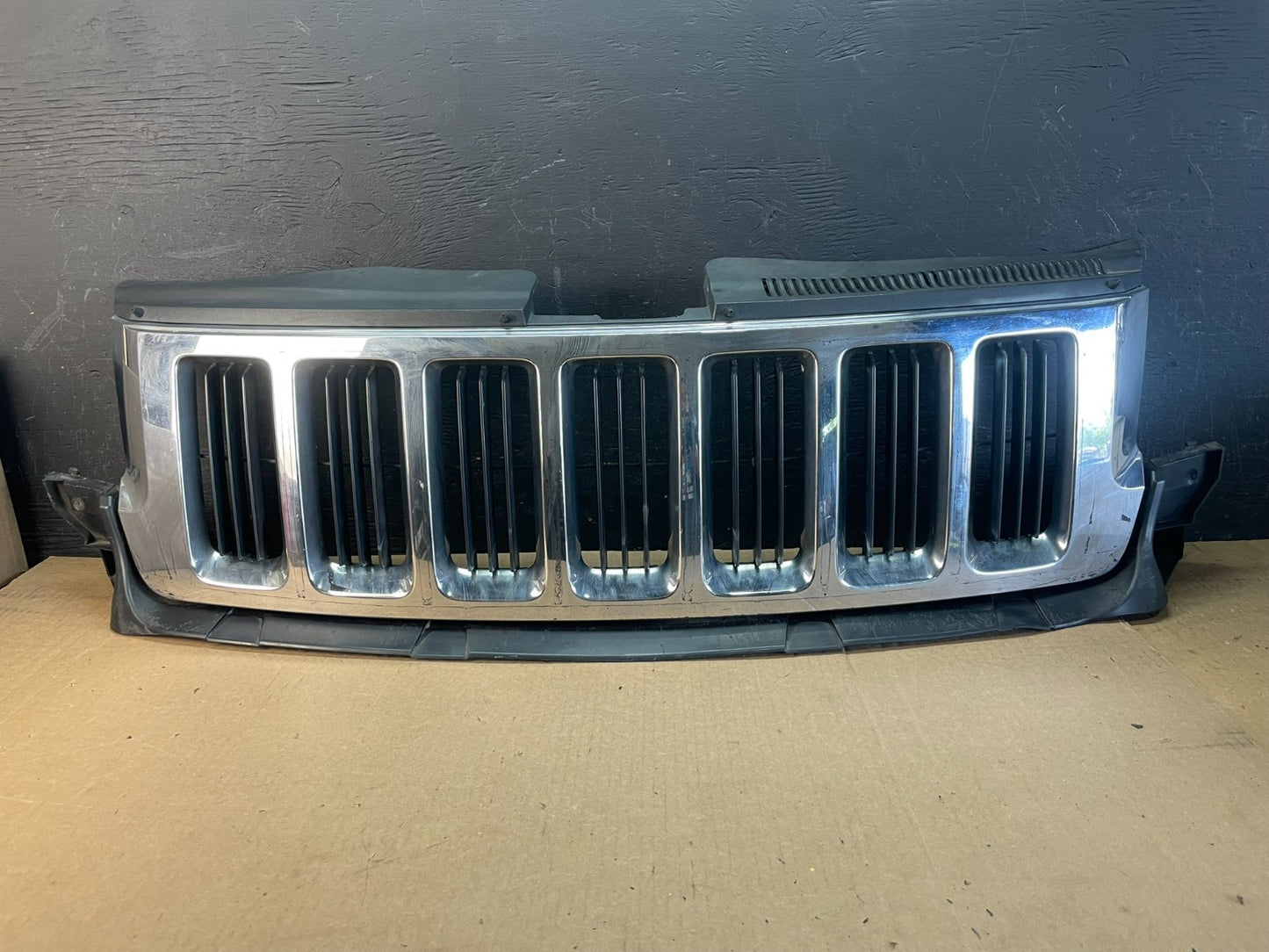 2011 to 2013 Jeep Grand Cherokee Front Upper Grill Grille AD0228 DG0