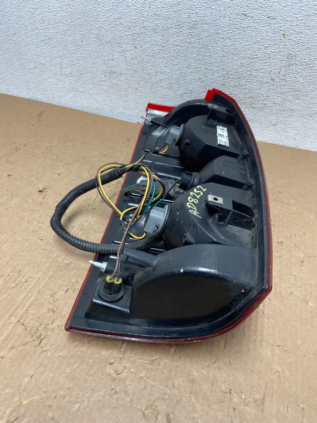 2007-2013 Chevrolet Avalanche Right Passenger RH Side Tail Light AD8252 DW6