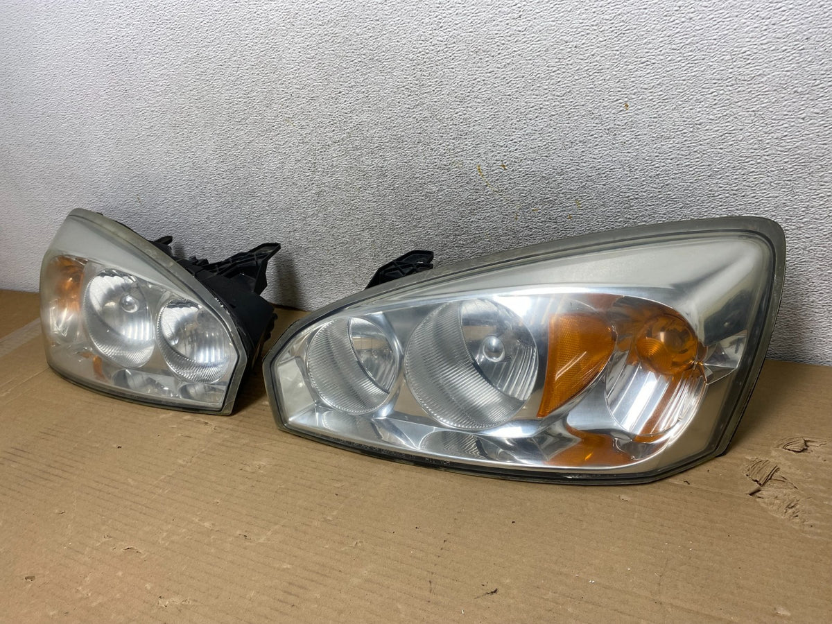 2004 to 2007 Chevrolet Malibu Left+Right Set Headlights AG9321 DW2