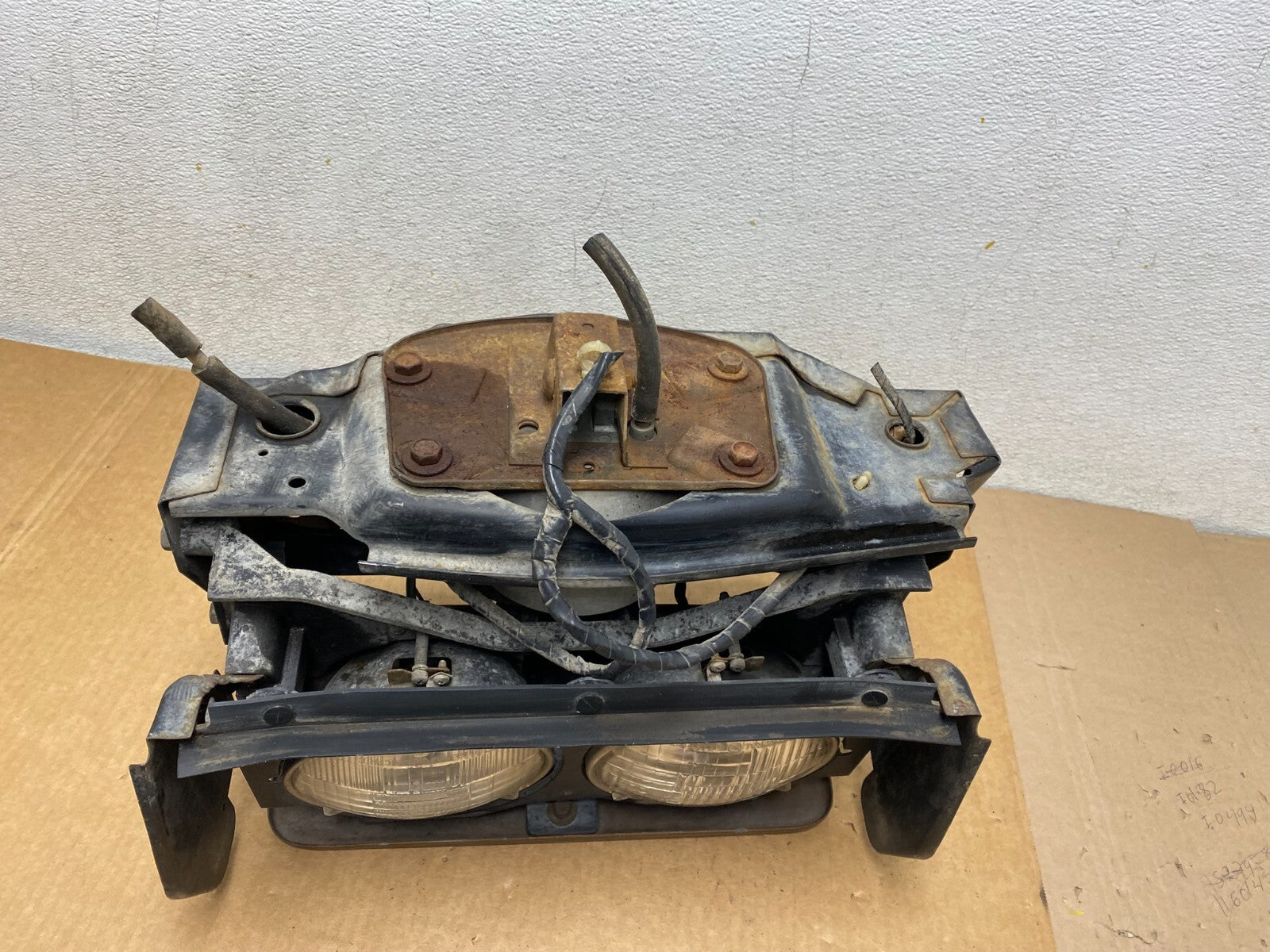 1969 1970 1971 Lincoln Continental Right Passenger Side Headlight I056711