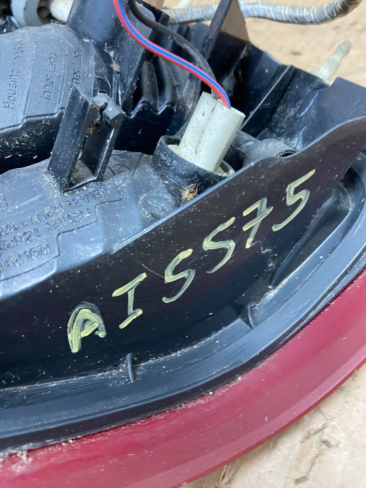 1999 to 2004 Nissan Pathfinder Left Driver Lh Side Tail light AI5575 LK7