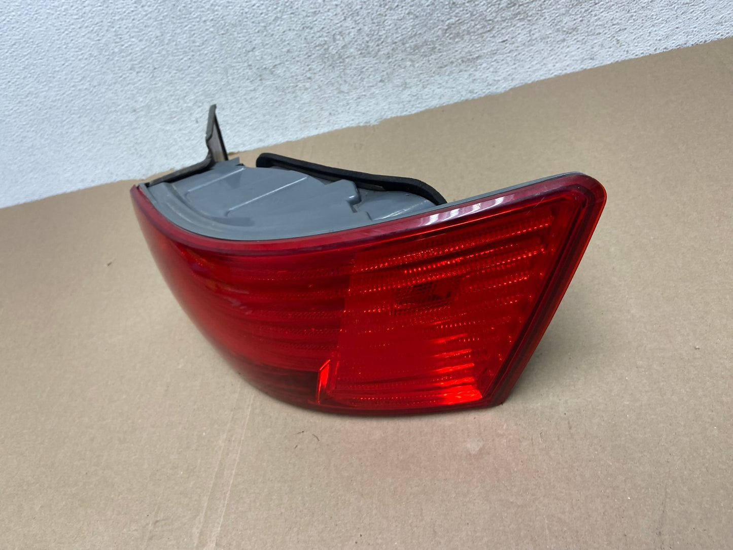2009 to 2010 Hyundai Sonata Right Passenger Side Tail Light AG6806 LK1