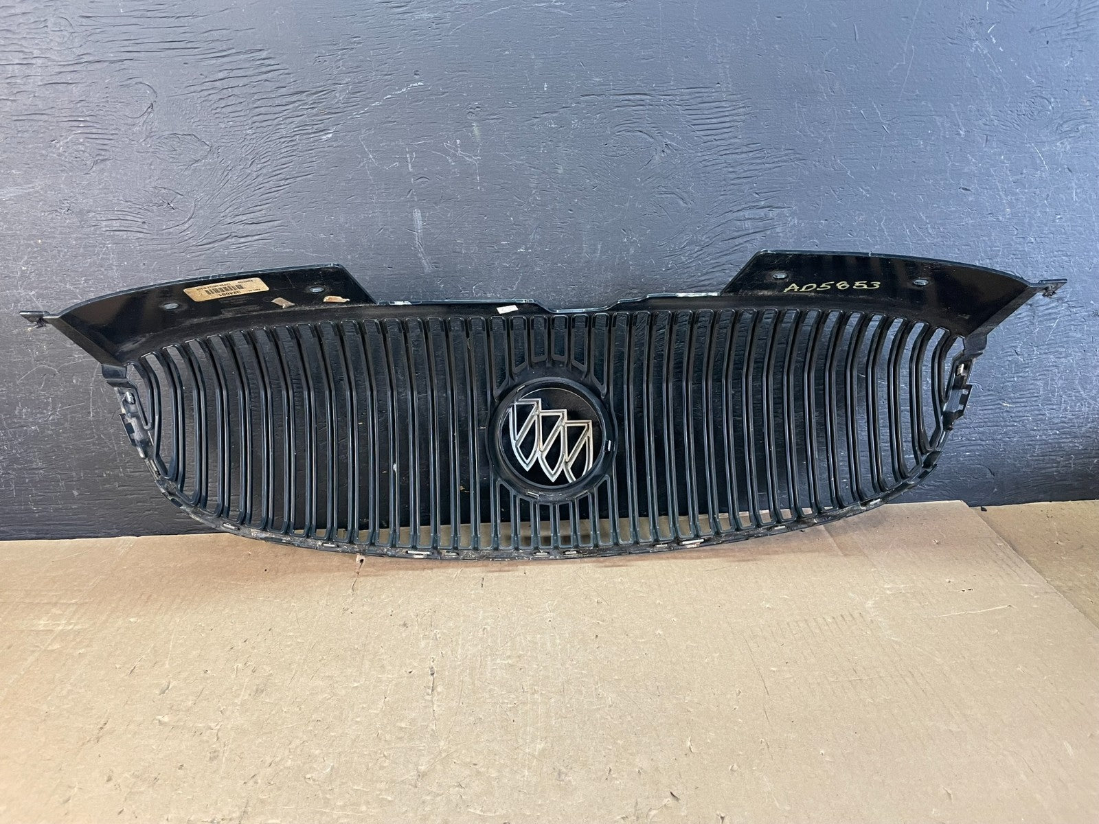 2006 to 2009 Buick Lucerne Front Grill Grille 25768116 AD58534