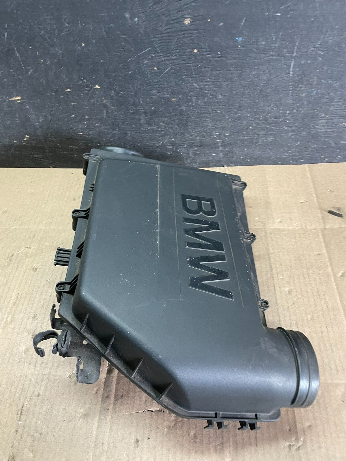 2007 to 2010 BMW X5 Air Intake Cleaner Filter Housing Box M2542 DG2