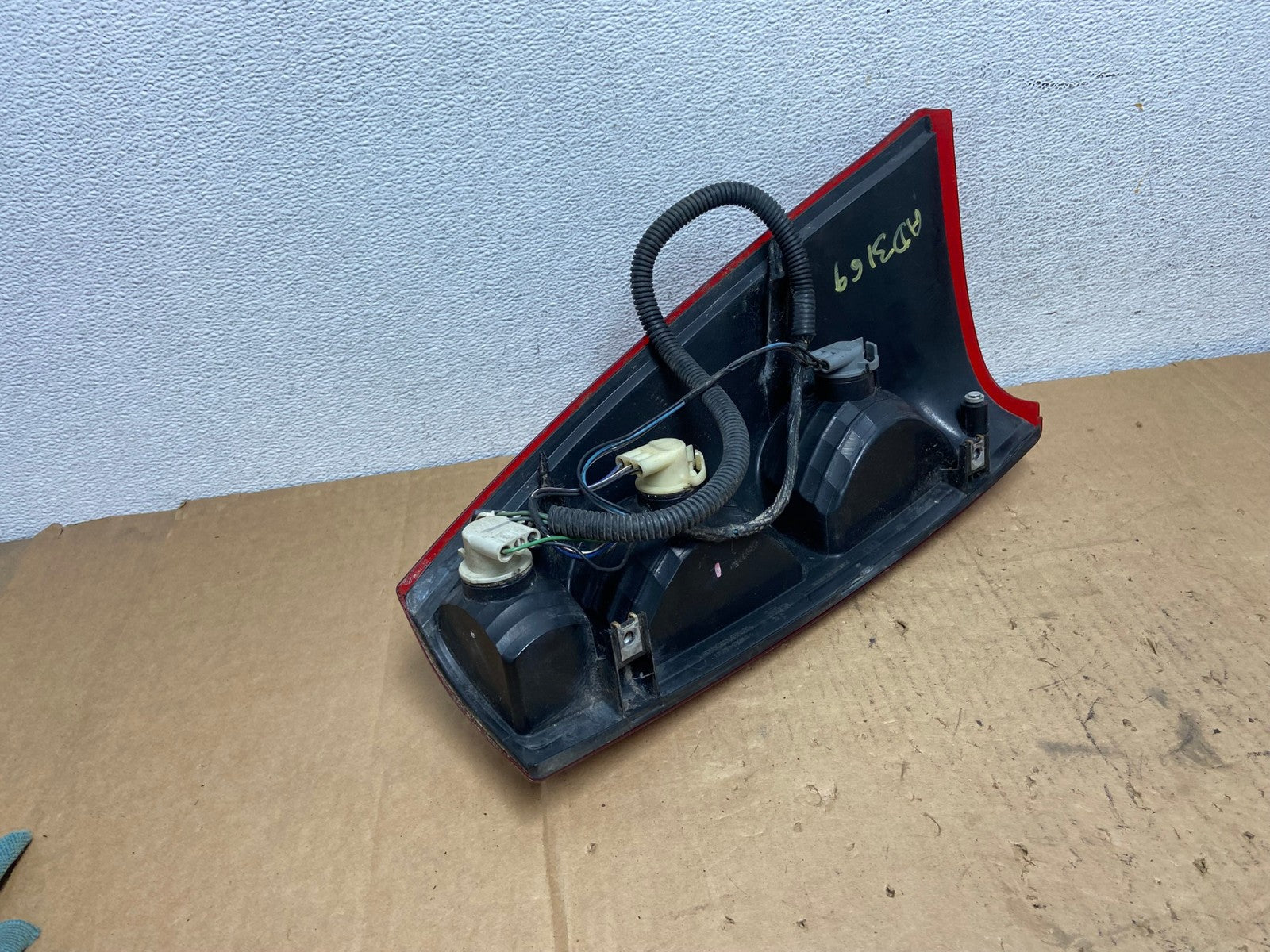 2002 - 2006 Chevrolet Avalanche Right Passenger Rh Side Tail Light AD3169 LK3
