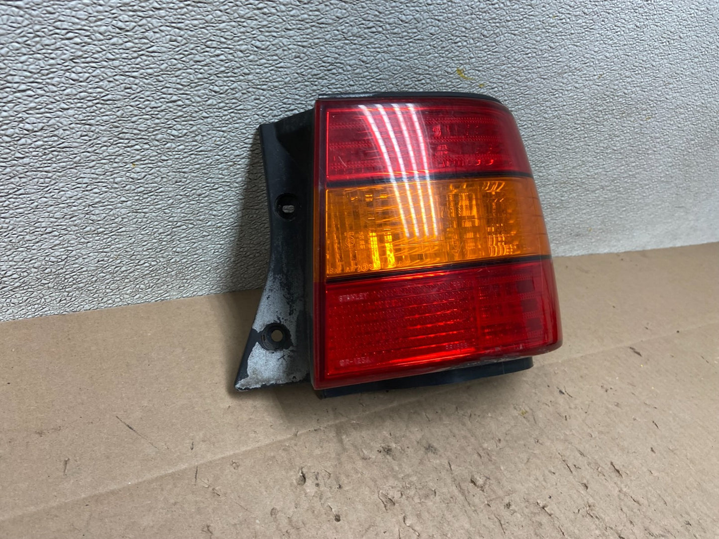 1998 1999 2000 Lexus LS400 Right Passenger RH Side Tail Light OEM Z6237 DW2