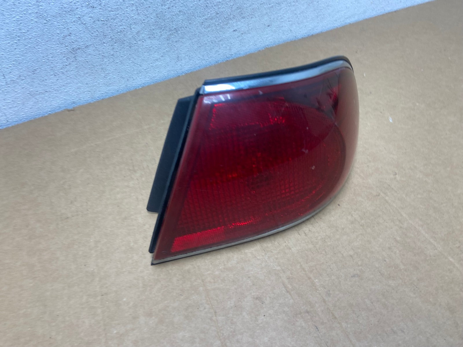 2000 to 2005 Buick Lesabre Right Passenger RH Side Tail Light AD5351 LK2