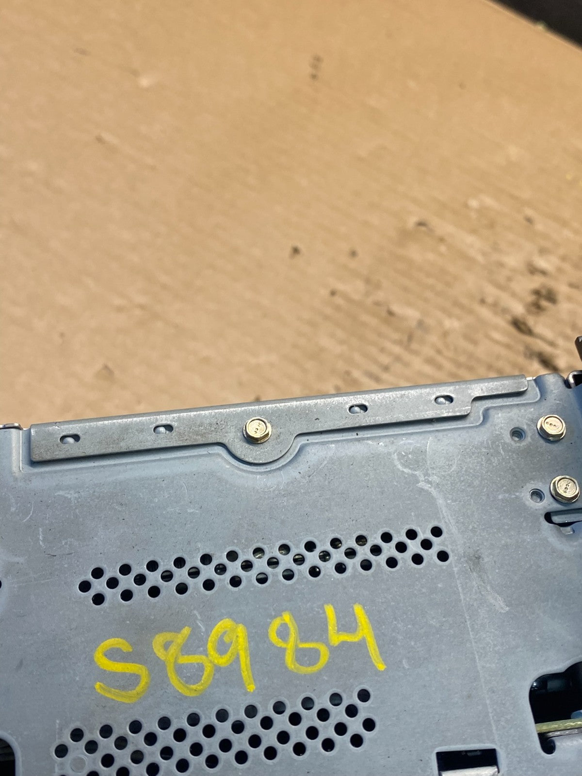 2007 to 2014 Chevrolet GMC Cadillac Radio Navigation Screen Display S8984 DG8