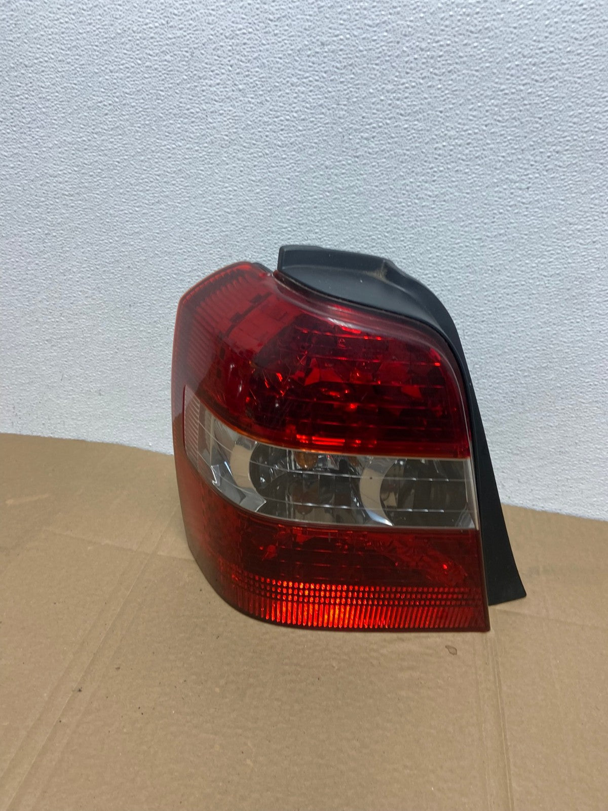2004-2007 Toyota Highlander Left Driver LH Side Tail Light OEM AC3746 LK0