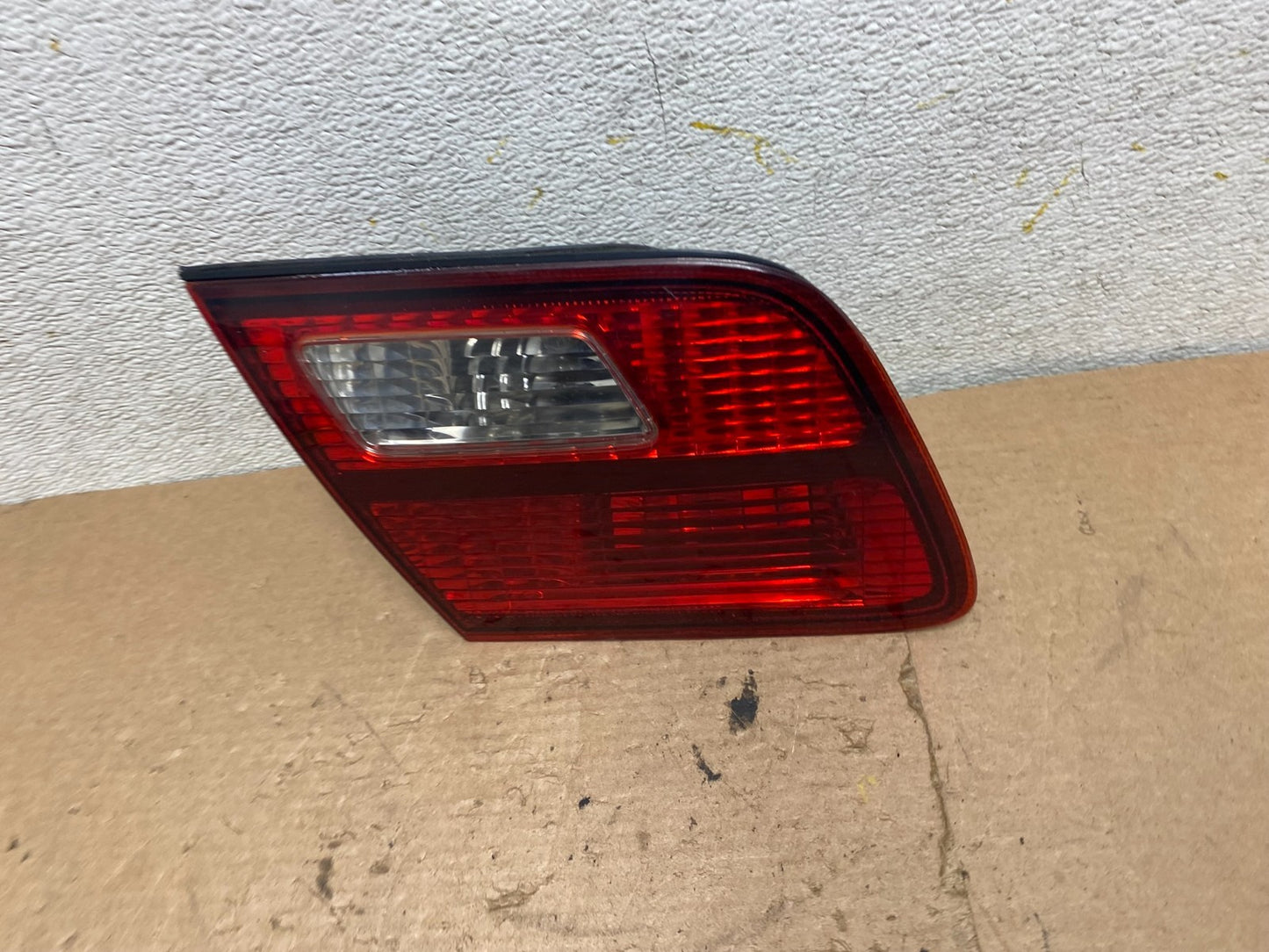 1998-1999 Toyota Avalon Left Driver Lh Side Inner Tail Light OEM P6494 DW1